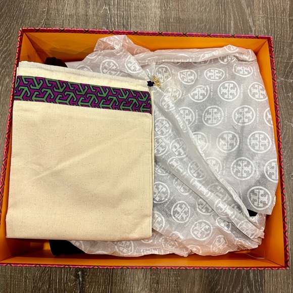 COPY - Brand New ankle boots by Tory Burch. Size 9.5. Black leather. - Picture 3 of 7